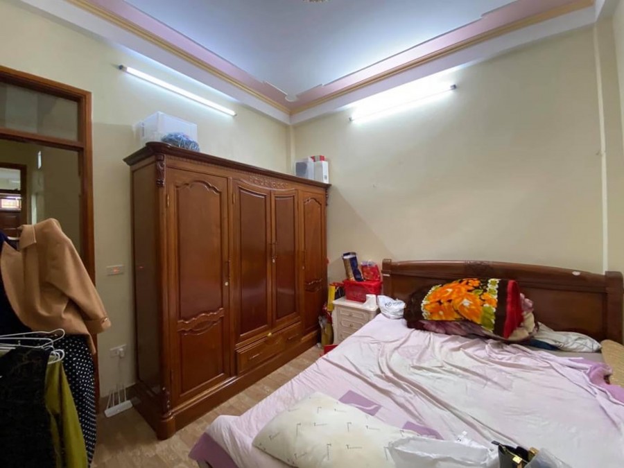 NHỈNH 3 TỶ! Sở hữu nhà phố Cầu Giấy, diện tích 35m2, 5 tầng, mặt tiền 4m.