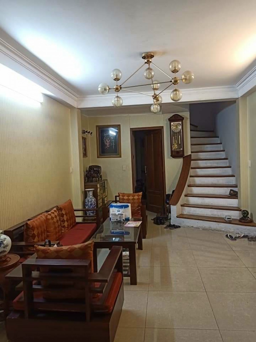 NHỈNH 3 TỶ! Sở hữu nhà phố Cầu Giấy, diện tích 35m2, 5 tầng, mặt tiền 4m.