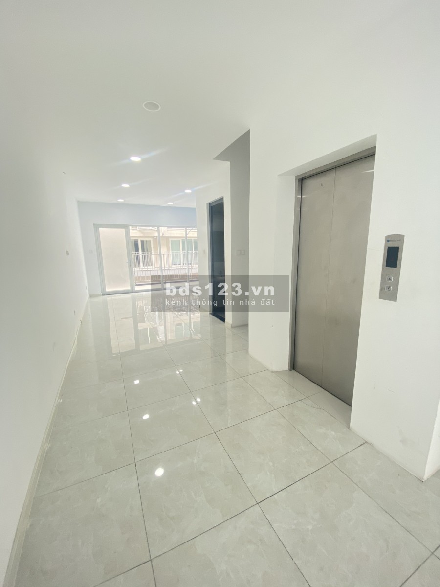 Cho thuê nguyên căn nhà phố thương mại SariTown SALA hầm trệt 4,5 lầu có thang máy DTSD hơn 400m2