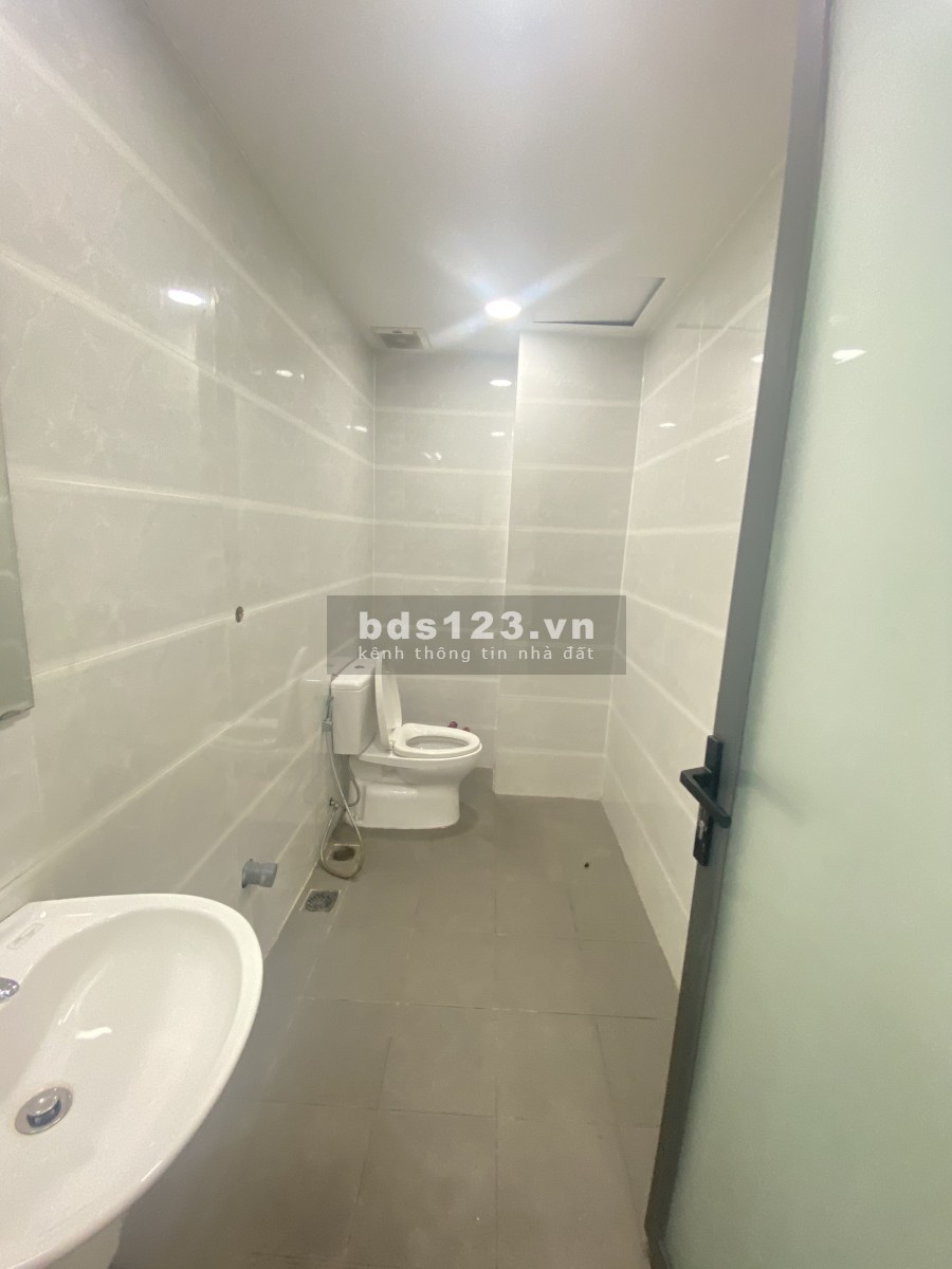 Cho thuê nguyên căn nhà phố thương mại SariTown SALA hầm trệt 4,5 lầu có thang máy DTSD hơn 400m2