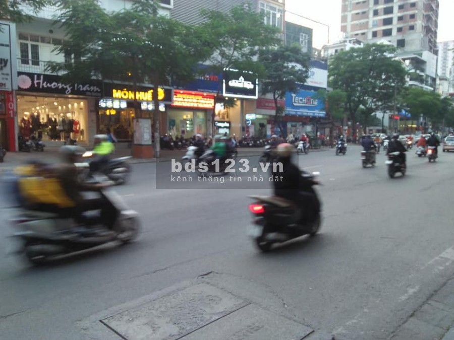 Bán nhà 3 tầng MP Nguyễn Lương Bằng DT 86m2 MT 4,5m giá 21 tỷ. LH 0912442669