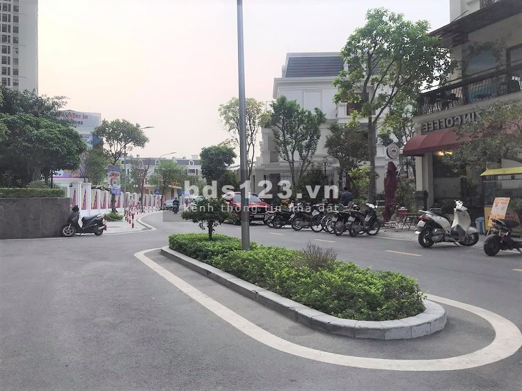 Bán biệt thự Tố Hữu, vỉa hè, ô tô. 194m2 4T giá 24 tỷ