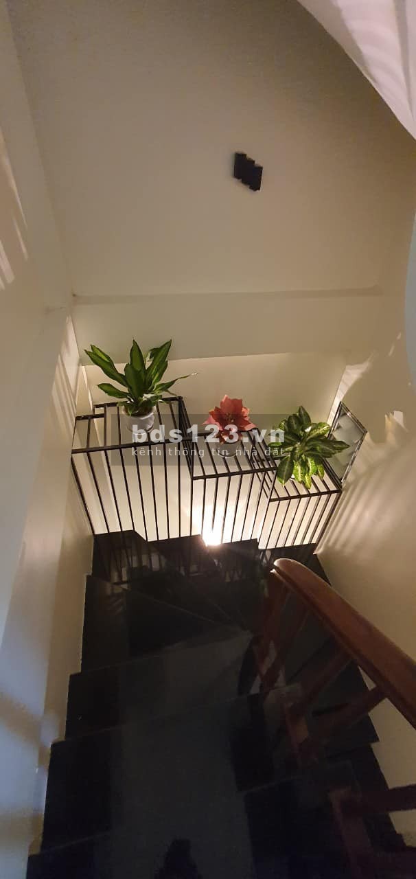 Chính chủ cho thuê nhà 3 tầng vị trí đẹp, kinh doanh đường Nguyễn Chính. Liên hệ: 0948909126