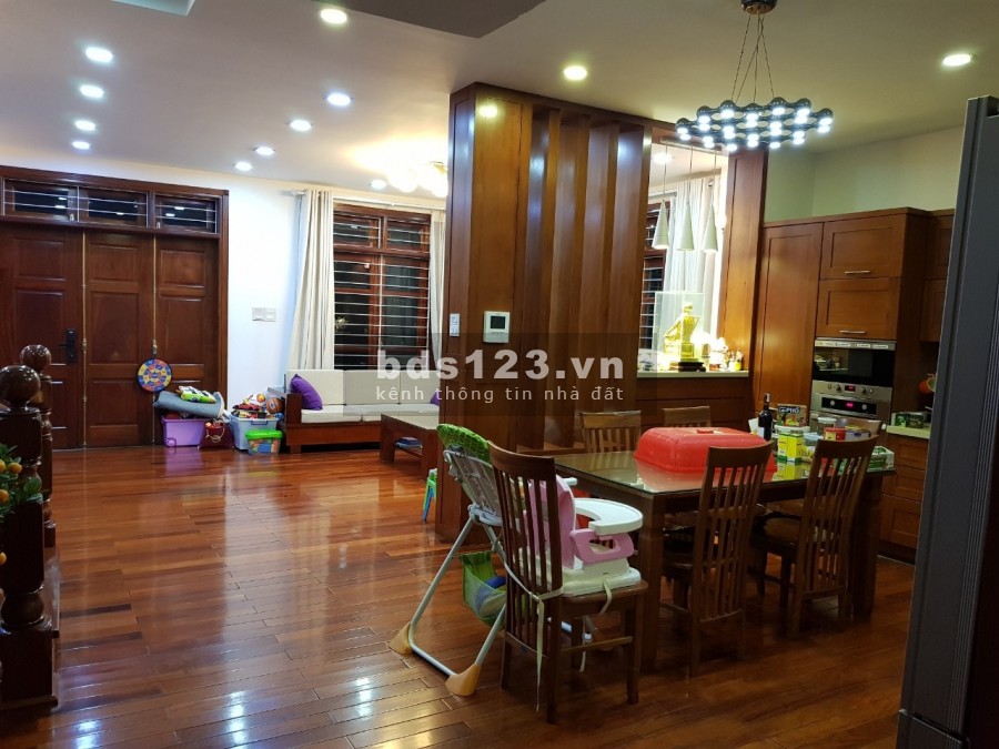 Nhà mặt phố Đào Tấn, VIP Ba Đình, dt 105m2, 3 tầng, 6.1m MT, 65 tỷ, LH 0839844444