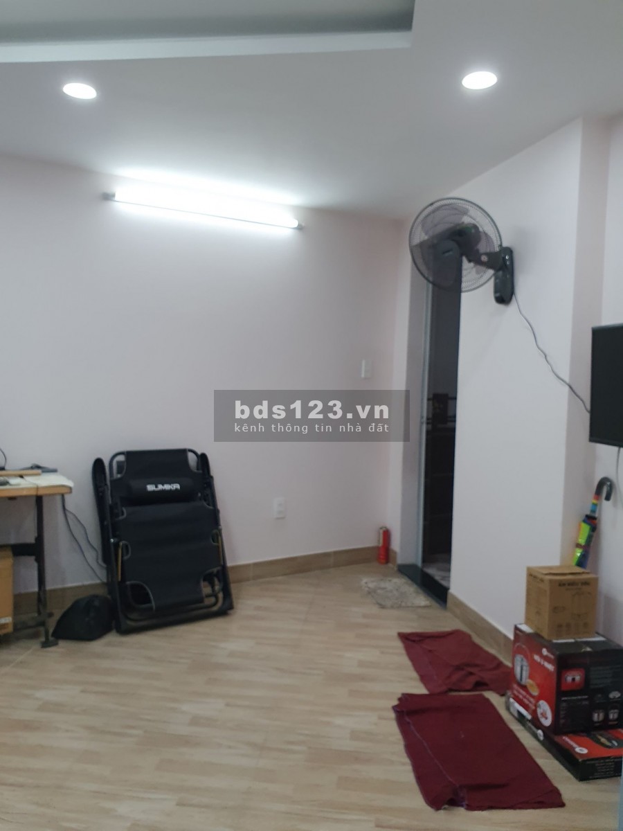 CÁCH MẶT TIỀN LÊ QUANG ĐỊNH CHỈ 20M DT 57M2 5 TẦNG HẺM XE TẢI ĐẬU CỬA GIÁ 7 TỶ 7