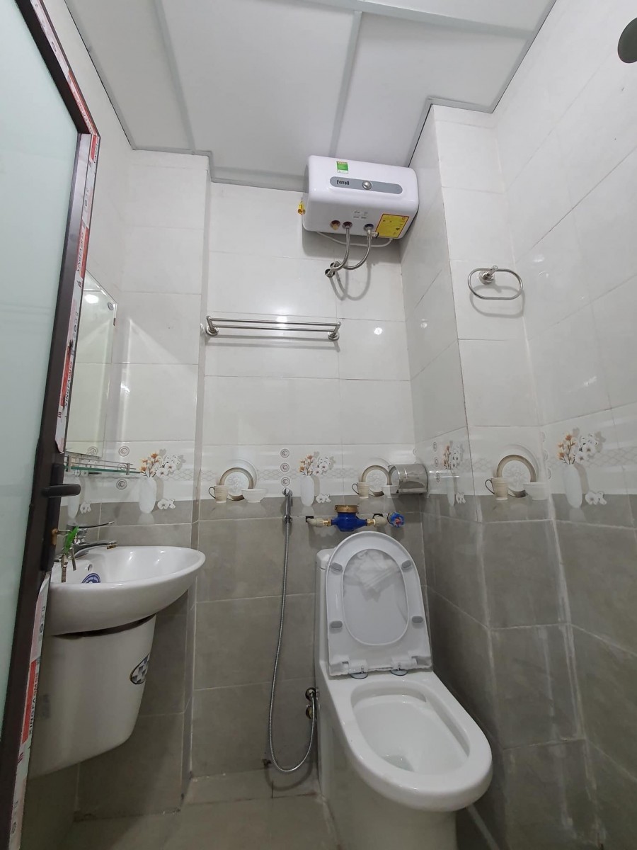 Nhà Hot Nguyễn Văn Cừ. Dòng Tiền 50tr. Full Đồ 68m. Chỉ 7 Tỷ Hơn.