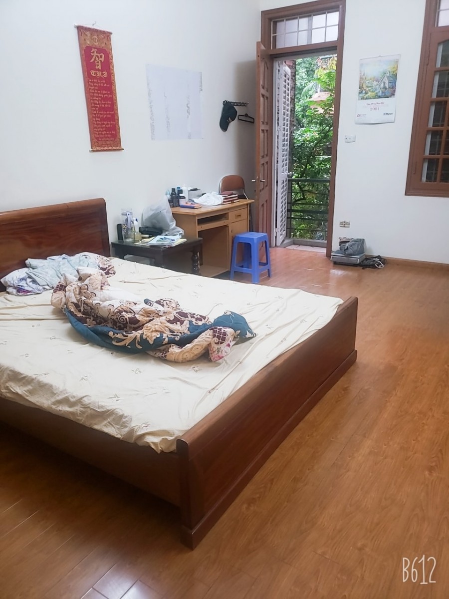 Bán nhà Trần Quốc Hoàn, 2 mặt ngõ, ô tô tránh, 45m, mặt tiền 4m.