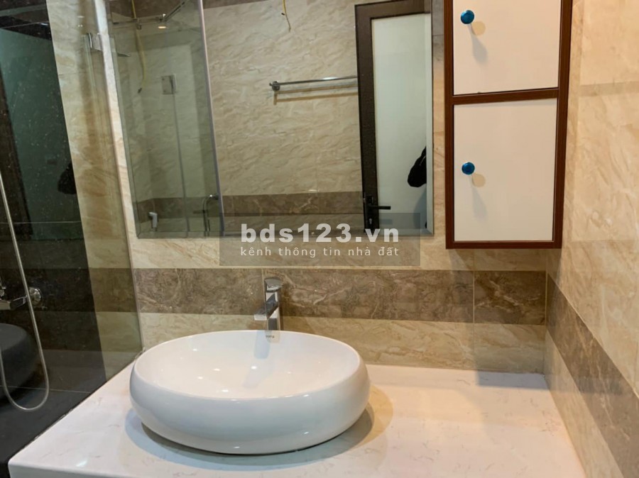 Chính chủ cho thuê nhà 3 tầng vị trí đẹp, kinh doanh đường Nguyễn Chính. Liên hệ: 0948909126
