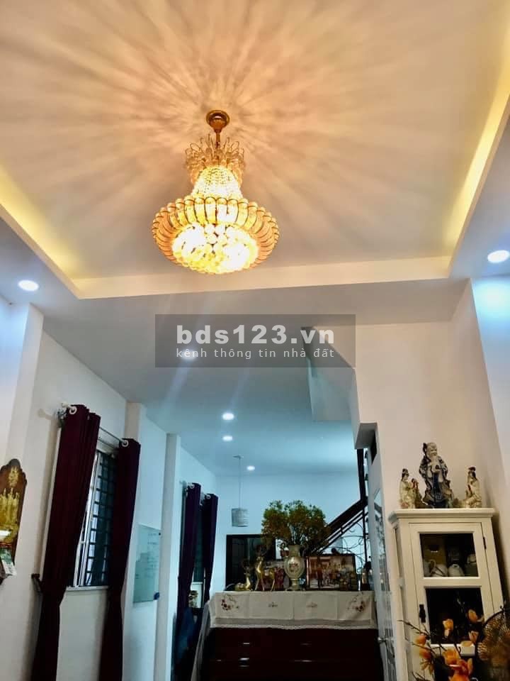 Bán nhà cách mạng tháng 8 chỉ 4 tỷ 5, 40m2, 3PN
