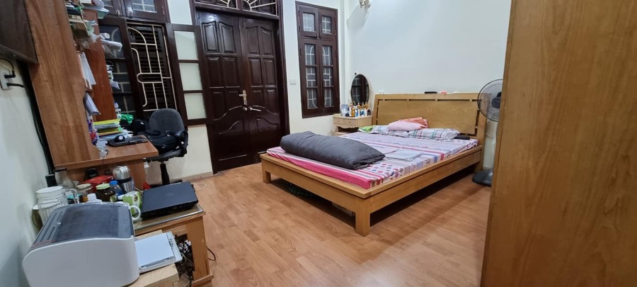 Bán nhà Trần Quốc Hoàn, 2 mặt ngõ, ô tô tránh, 45m, mặt tiền 4m.