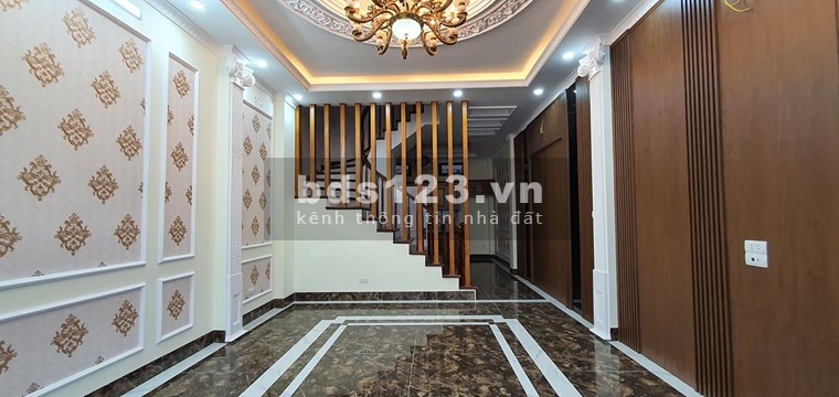 Bán nhà phân lô Tây Sơn, Đống Đa, 38mx 5t, oto , kinh doanh, nhỉnh 3 tỷ.