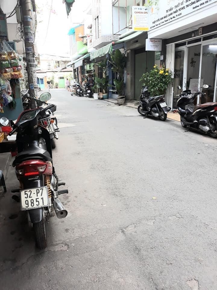 CẦN BÁN gấp nhà chính chủ Cách Mặt tiền đường chỉ 1 căn nhà Hẻm nhựa trước nhà 6M Huỳnh Thiện Lộc dt 35m2 Tân Phú