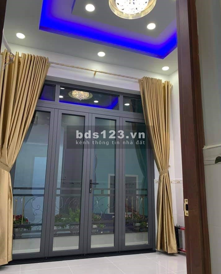 Chính chủ bán nhà giáp Cư Xá Lữ Gia, 38m2, ngang 4.8m, 5 tầng, hẻm xe hơi