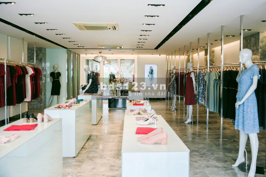 Bán nhà mặt phố Nguyễn Văn Cừ 80m2, MT 4.8m.Vị trí đẹp, đông khách