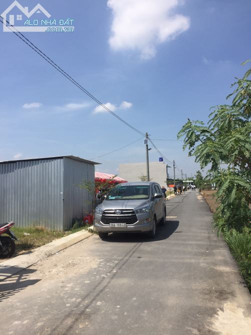 Cần tiền làm ăn nên cần bán gấp lô đất nền ở Cần Đước, giá cực rẻ, sang tên ngay