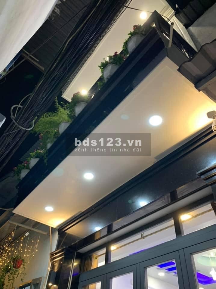 NHỈNH 3 TỶ SÁT HẺM XE TĂNG NHÀ ĐẸP Ở NGAY TĂNG NỘI THẤT.