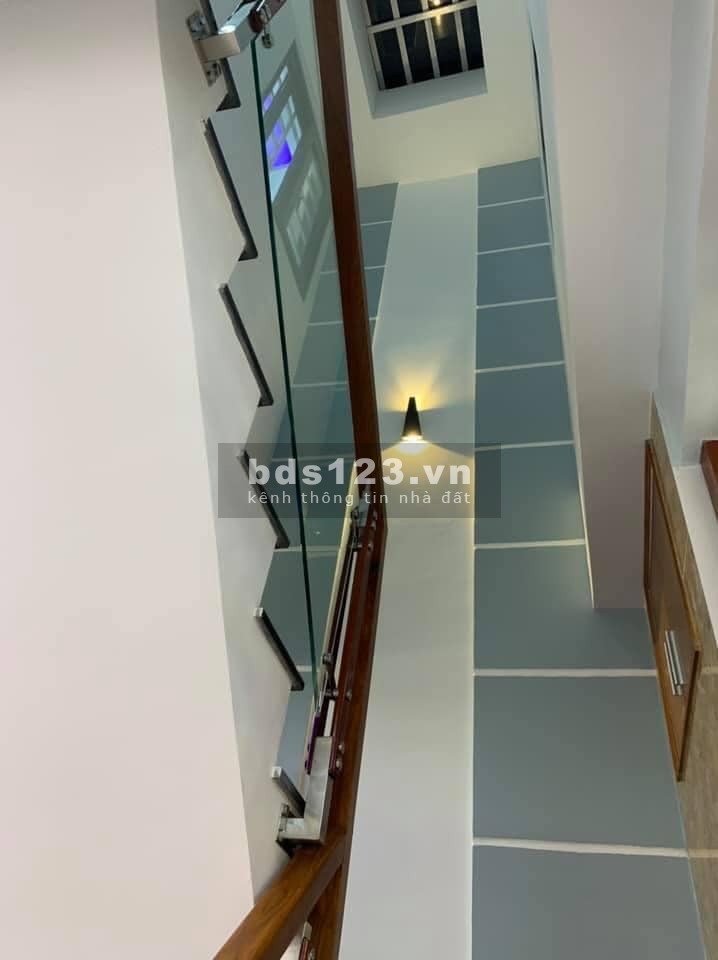 NHỈNH 3 TỶ SÁT HẺM XE TĂNG NHÀ ĐẸP Ở NGAY TĂNG NỘI THẤT.