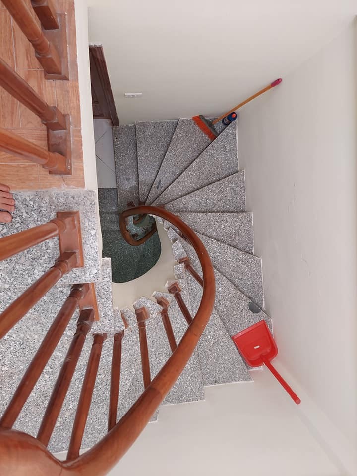 Bán gấp nhà ngõ 179 Vĩnh Hưng, 36m2 5 tầng giá 2.5 tỷ