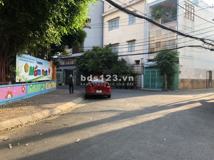 Chính chủ bán nhà giáp Cư Xá Lữ Gia, 38m2, ngang 4.8m, 5 tầng, hẻm xe hơi
