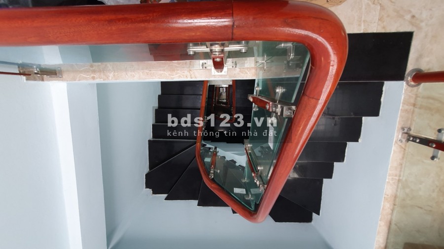 LÔ GÓC, GẦN PHỐ, NGÕ THÔNG 31M, 5 TẦNG.