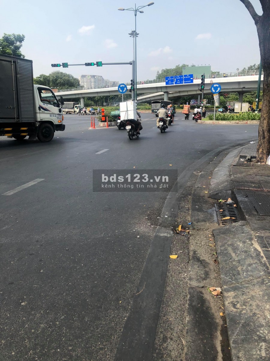 Bán nhà Phạm Văn Đồng Diện Tích 455m2 Giá Chỉ: 45 Tỷ. LH : 0932155399.