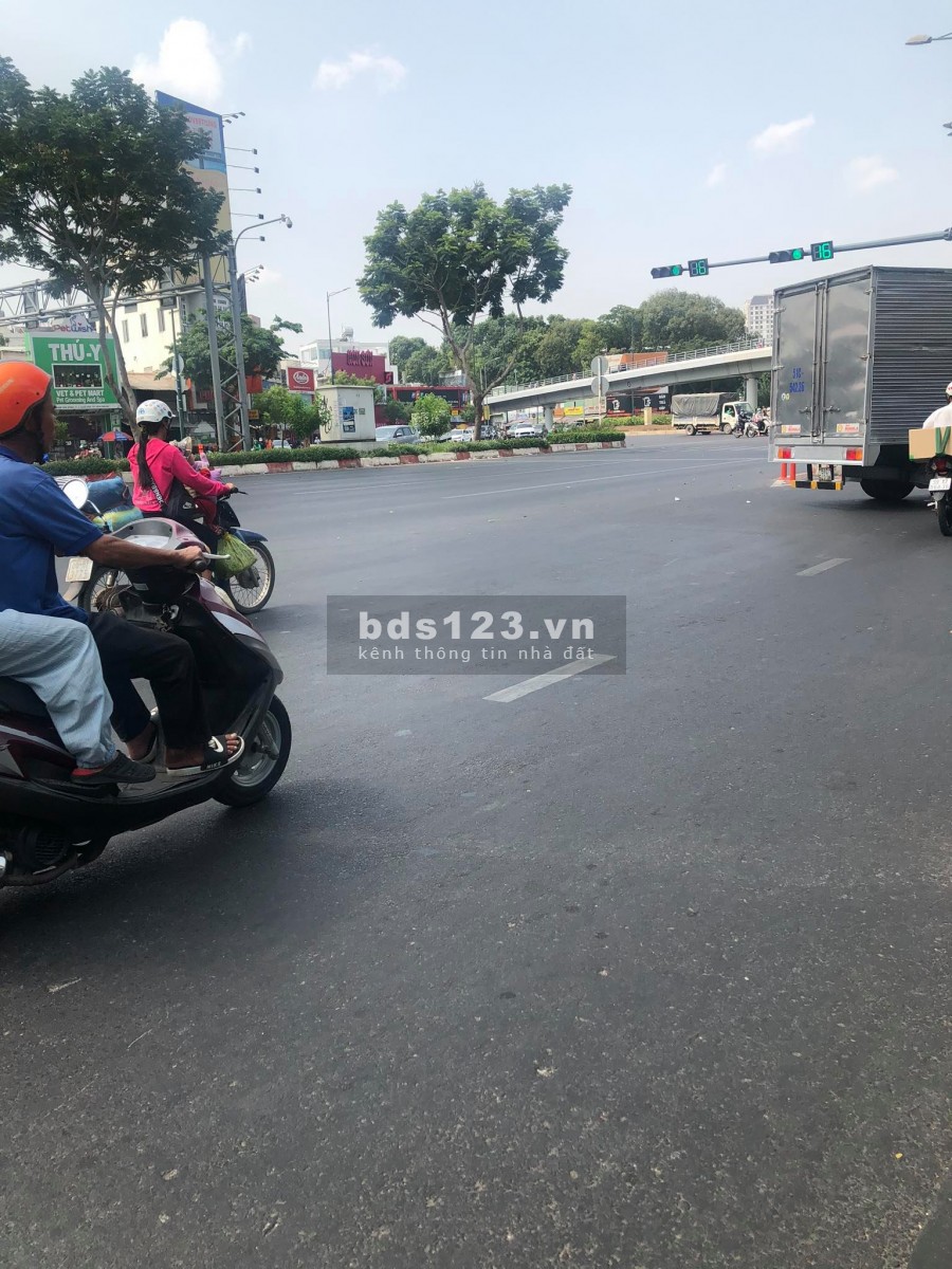 Bán nhà Phạm Văn Đồng Diện Tích 455m2 Giá Chỉ: 45 Tỷ. LH : 0932155399.
