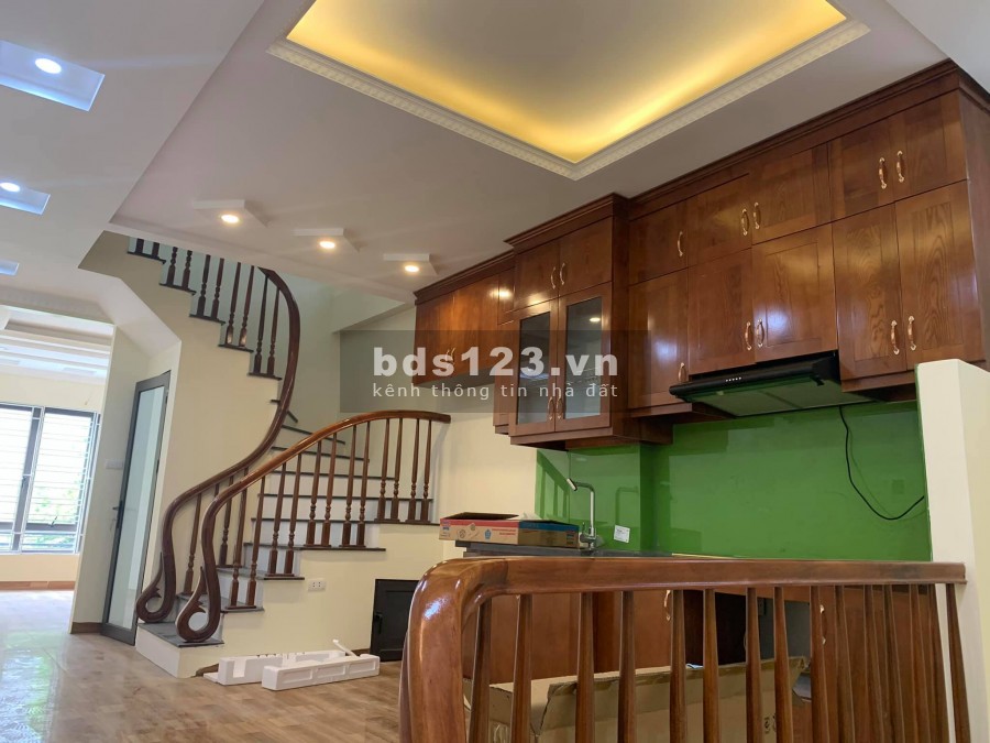 Chính chủ cho thuê nhà 3 tầng vị trí đẹp, kinh doanh đường Nguyễn Chính. Liên hệ: 0948909126