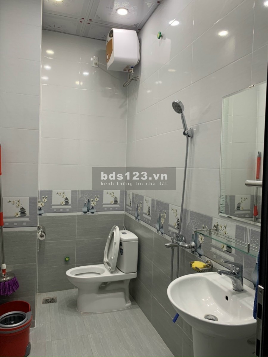 Bán nhà mặt phố Nguyễn Chí Thanh, TP HD, 74.3m2, 4 tầng, mt 6.1m, 8.2 tỷ, vị trí cực đẹp