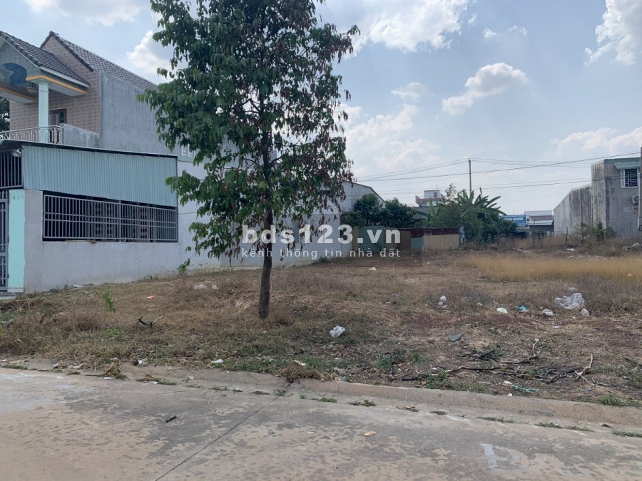 Ngân hàng thanh lí đất 2 lô góc và kề góc mặt tiền QL 14E giá 3xx triệu (x tiểu học)