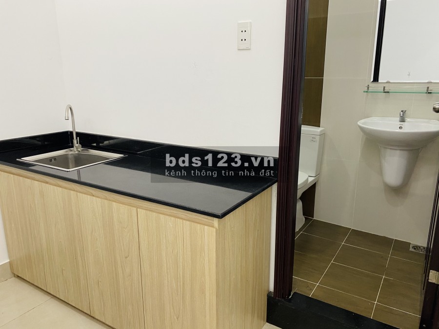 Căn 1phòng ngủ và bếp riêng biệt, cửa sổ lớn view đẹp tòa chính chủ