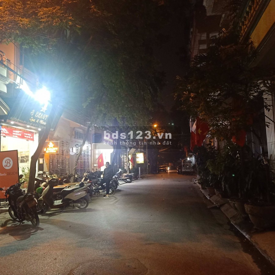 Hiếm! Bán nhà Phố Trung Kính, vỉa hè, ô tô, kinh doanh, 81m2 x MT 5.2m, 17 tỷ