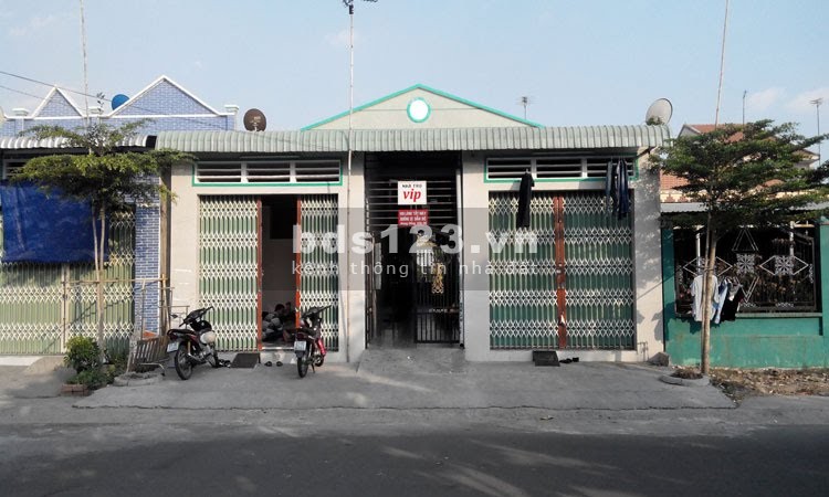 (CHÍNH CHỦ ) CẦN BÁN GẤP DÃY NHÀ TRỌ 150M2 GỒM 1KIOT +5 PHÒNG TRỌ. ĐỐI DIỆN CHỢ TRƯỜNG HỌC CẤP 3