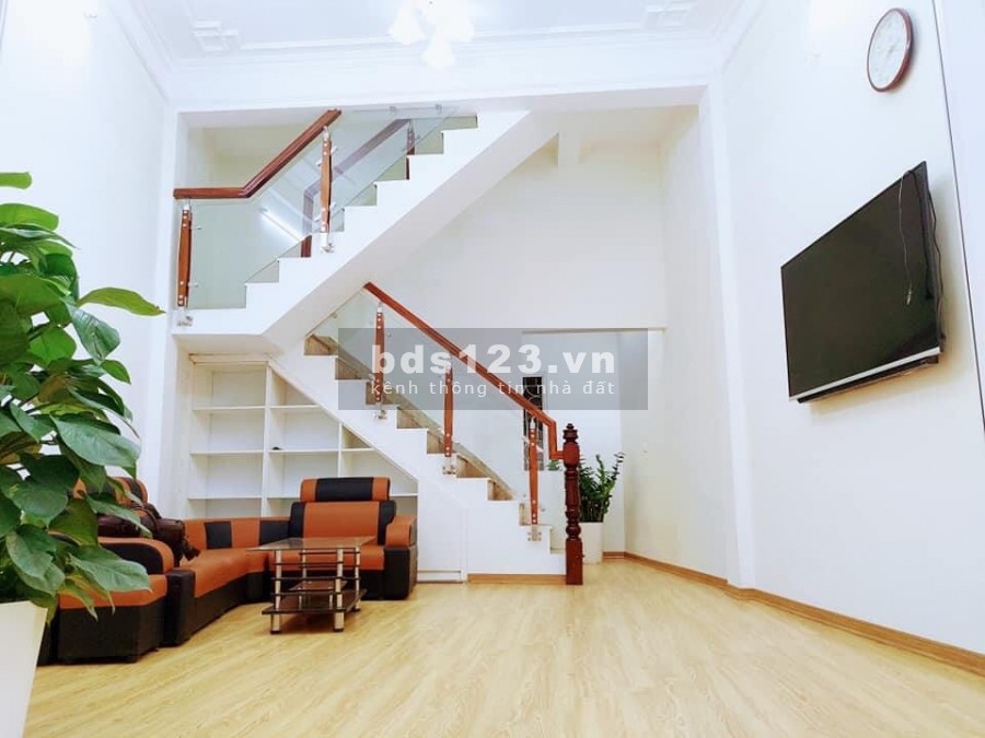 Sở hữu ngay căn nhà tại phố MINH KHAI, gần ngay đường lớn, DT 52M2 GIÁ 3 TỶ