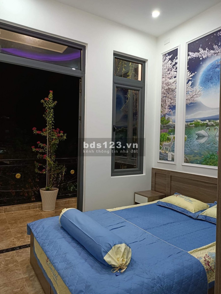 Bán nhà Tô Hiệu kiệt 6m , sau lưng nhà mặt tiền
