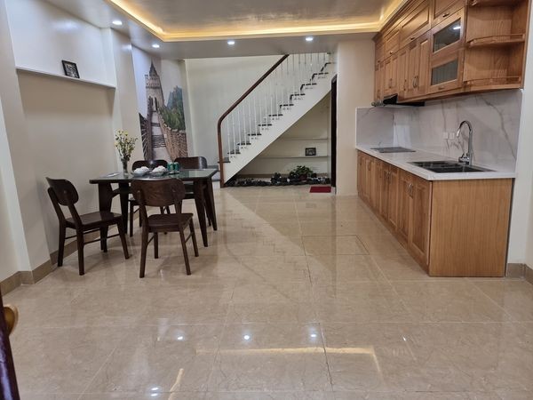 Bán nhà Nam Từ Liêm, ngõ ô tô 37mx5T, MT 4.2m, sổ đỏ cc, nội thất vip, giá 3.8 tỷ