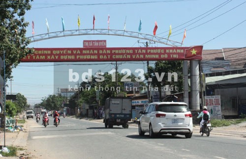Bán đất mặt tiền Tân Phước Khánh 18, kế bên chợ Tân Phước Khánh, giá 600 triệu, diện tích 63m2. SHR
