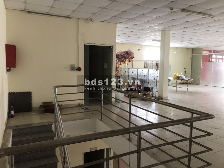 -Cho thuê kho 700m2 Quận Thủ Đức. đường Hiệp Bình