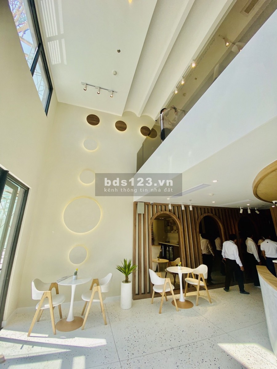 Bán căn shophouse dtsd 180m2, 2 lầu 1 lửng, chỉ cần 2.2 tỷ, nhận nhà trả tiếp sổ hồng vĩnh viễn