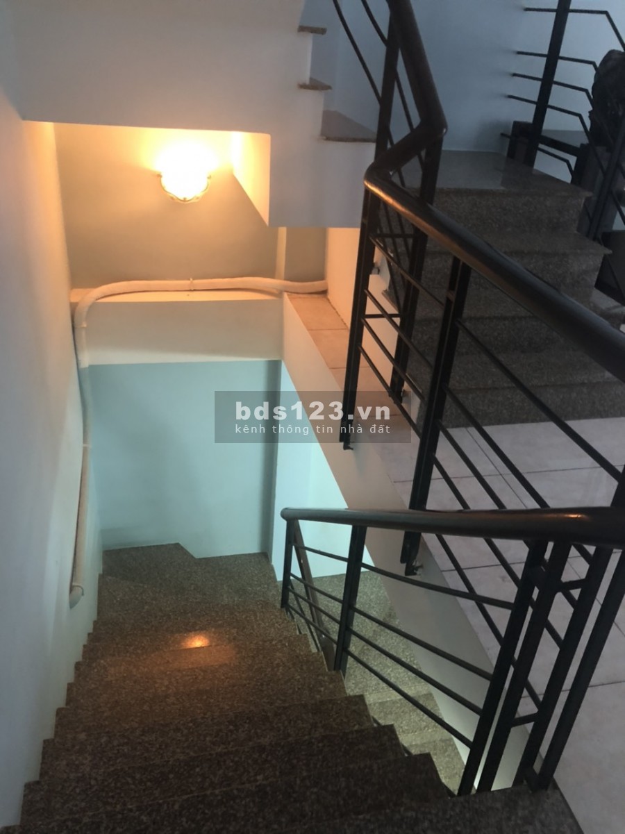 Cho thuê nhà 1 trệt + 2 lầu 3pn Hẻm 701 Trần Xuân Soạn, Quận 7