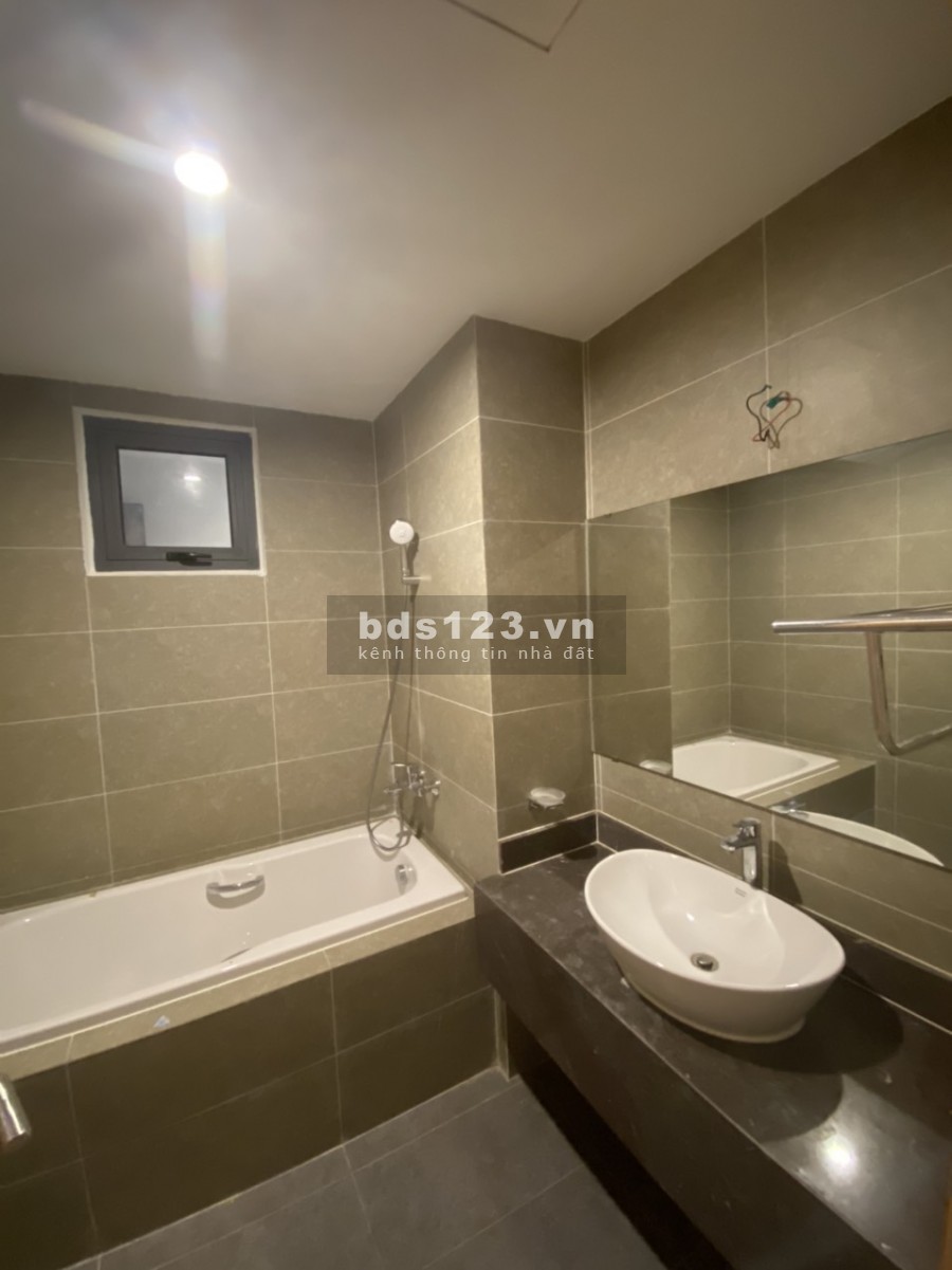 Cho thuê chung cư FLC 265 Cầu Giấy 96m 2PN 2WC full nội thất cao cấp. L/H: 0963146006