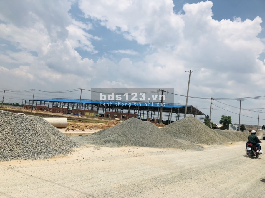 Đất nền thổ cư 100% gần KCN Đức Hòa SHR DT 100m2 giá 1 tỷ 7