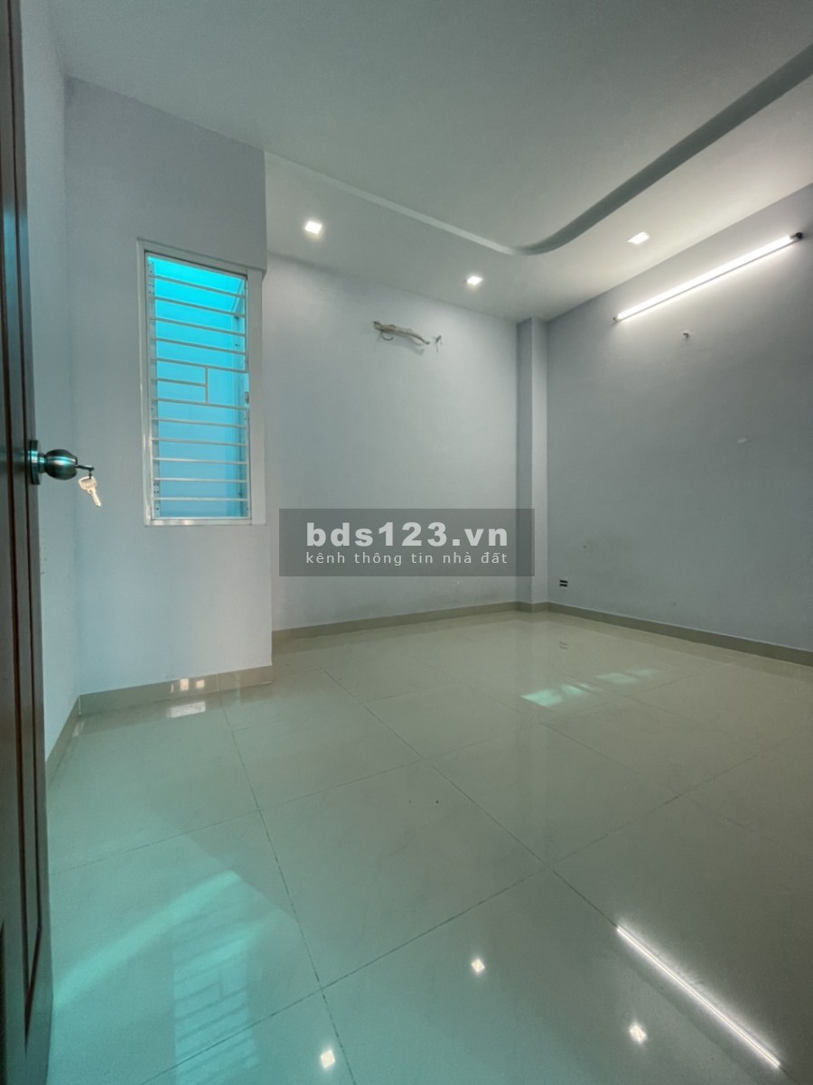 Nhà HXT Tân Sơn Nhì, 2 lầu, ST, mới đẹp, giá 12tr