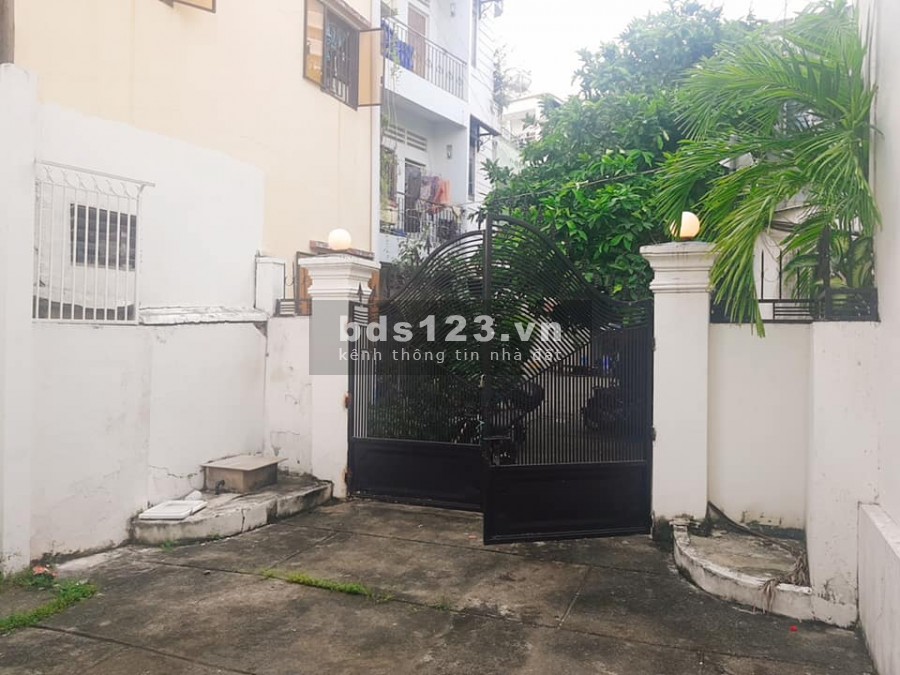 Bán Nhà Phố Đường Lê Trực Quận Bình Thạnh. DT: 108m2. LH: 0932155399.