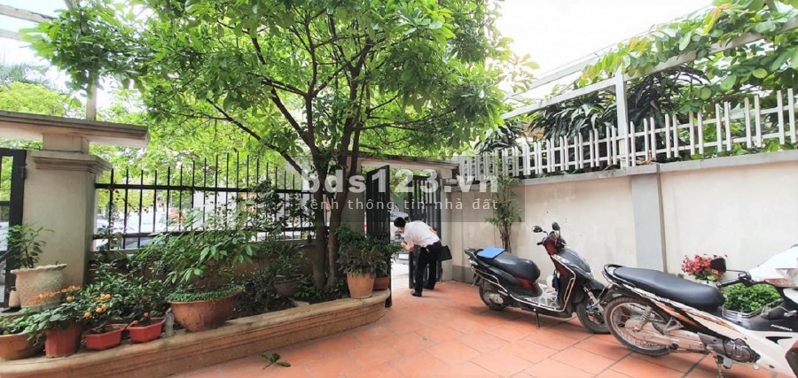 Bán biệt thự Nguyễn Trãi, vỉa hè, ô tô, KD. 198m2 4T 21 tỷ