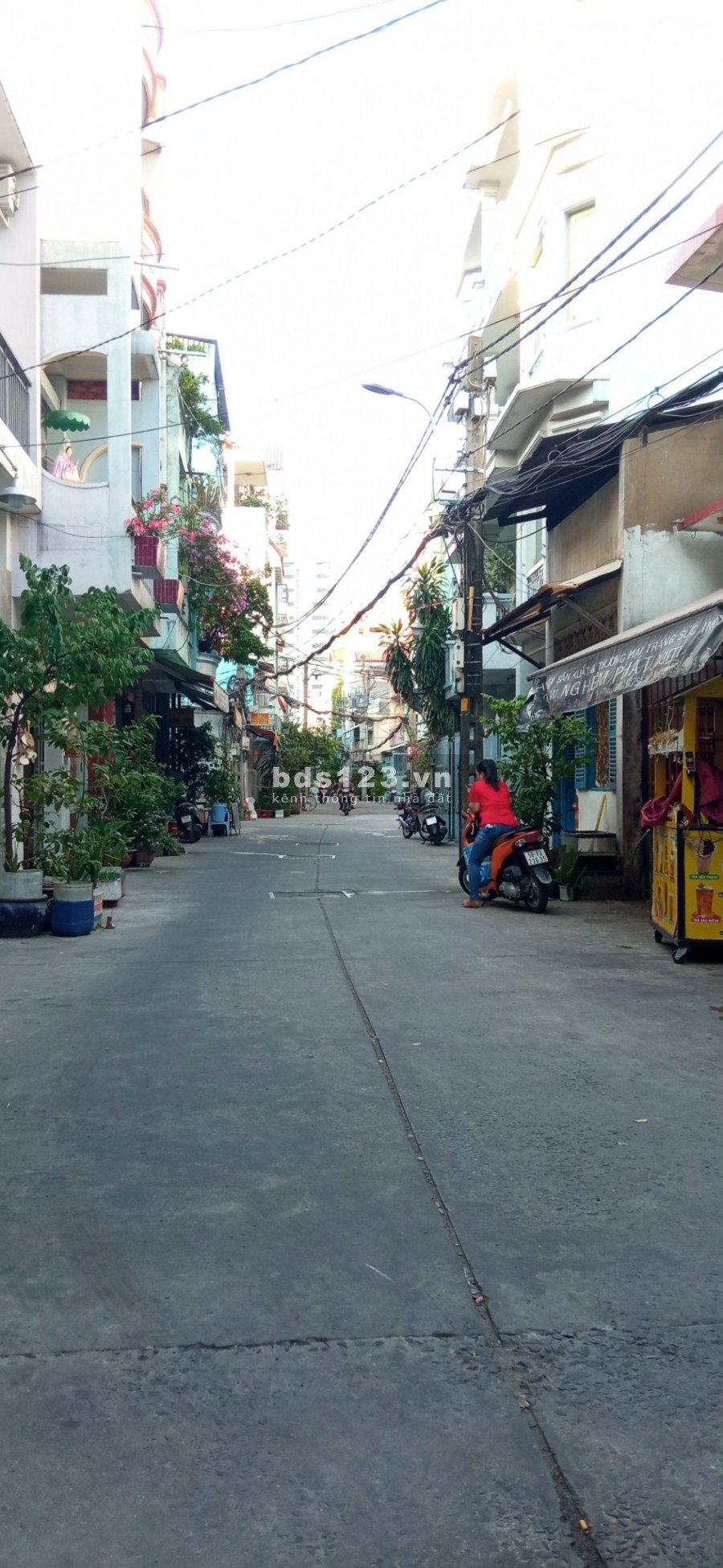 Cần tiền bán gấp nhà hẻm 4m Lạc Long Quân, P.5, Quận 11.