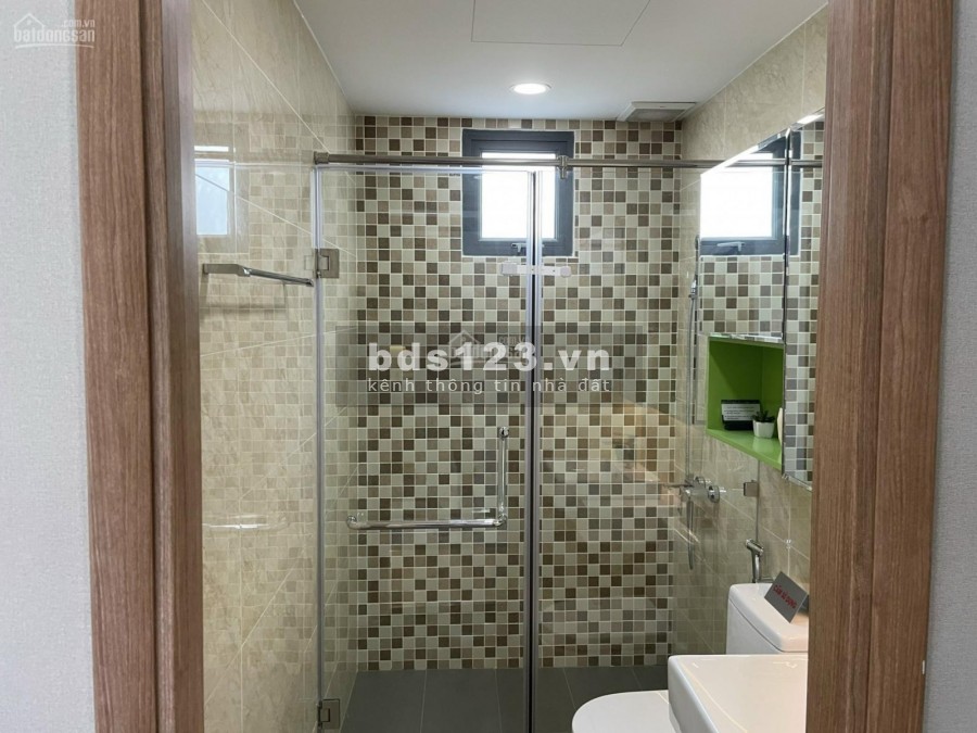 Bán gấp căn hộ 3PN, DT 79m2, TT 900tr nhận nhà, view hồ bơi, cách đường Lê Thị Riêng 500m