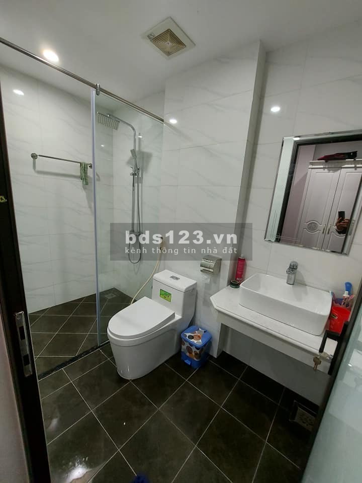 Phố Ngọc Thụy, MT3.3mx31m 5 tầng, ngõ ô tô, nhà mới về ở luôn, giá 3 tỷ.