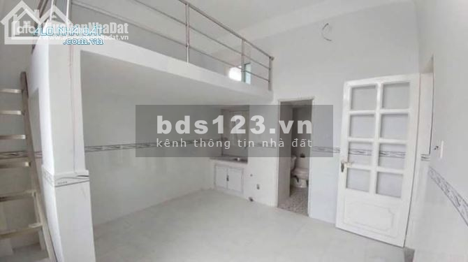 Hiện tại tôi có 2 dãy nhà trọ ngay tại KCN Mỹ Phước 3, Bình Dương. Do vợ chồng tôi cần tiền trả nợ nên cần sang gấp