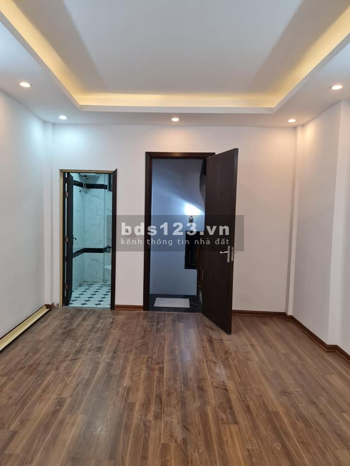 bán nhà trung tâm đông mỹ, phân lô liền kề , diện tích sổ đỏ 120m2, ô tô 7 chỗ đỗ cửa, mặt tiền 5m x 24m2, nhà xây kiên cố 2.5 tầng, bán đất tặng nhà...?