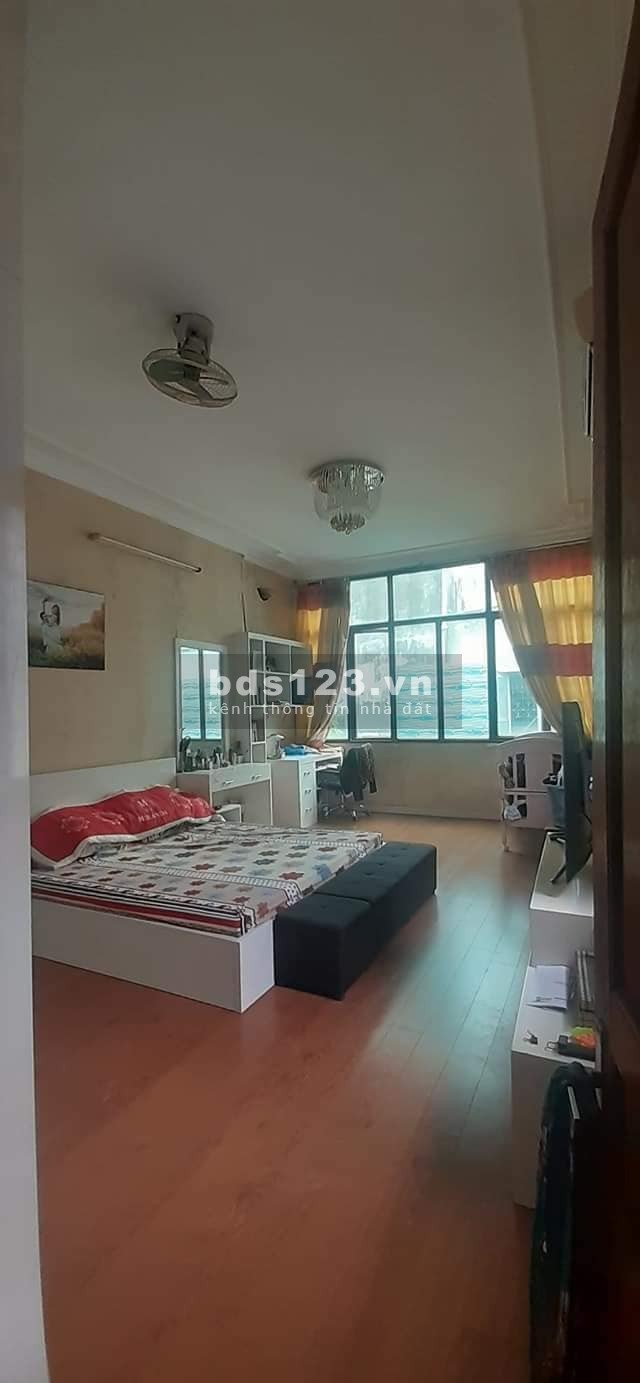 NHÀ ĐẸP LÔ GÓC BA MẶT THOÁNG NGÕ BA GÁC TRÁNH XE MÁY
